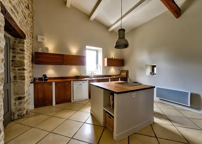 17th Century Located In The Gard, 3 Km From Barjac Saint-Privat-de-Champclos